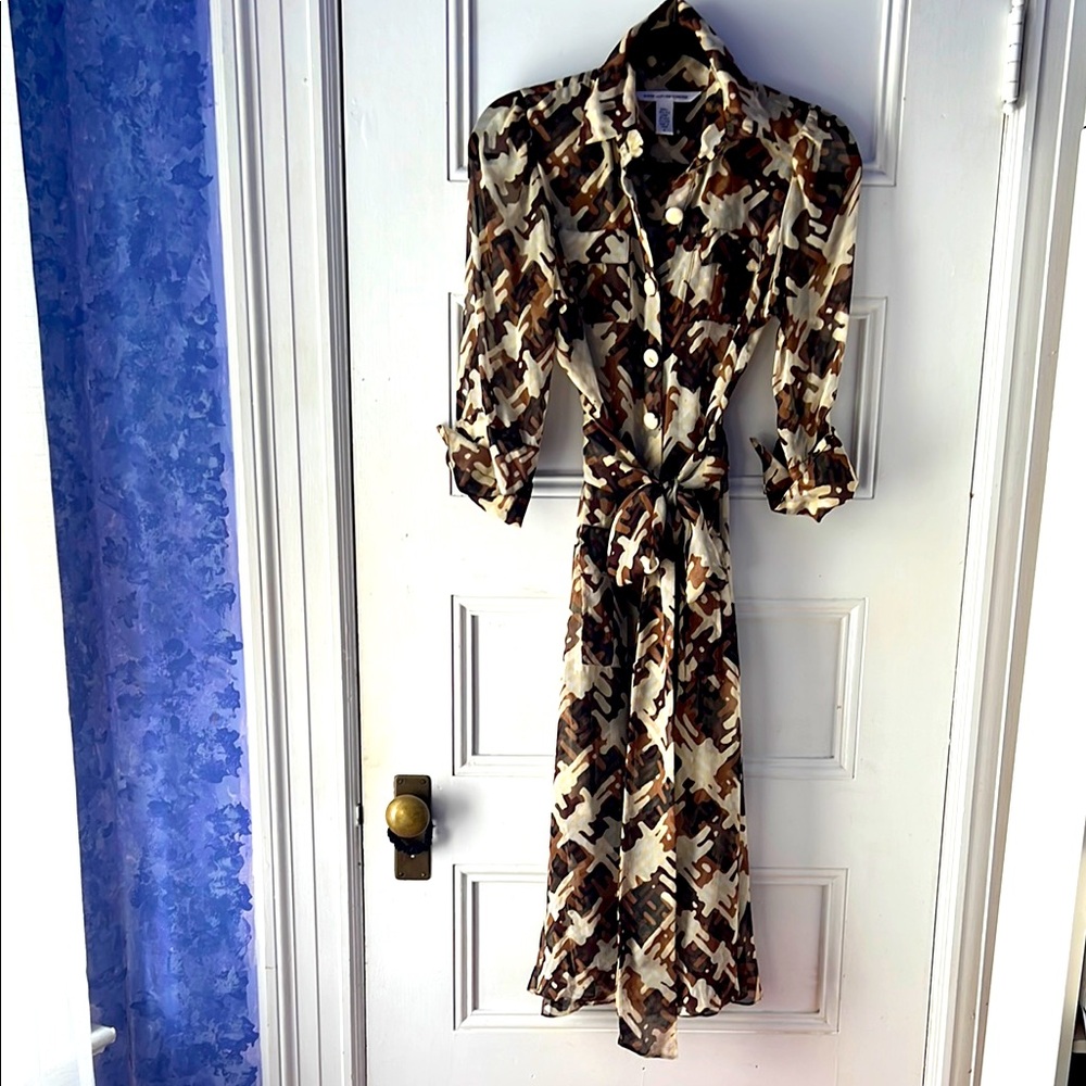 Designer DVF sumptuous Silk Chiffon Brown/Tan/Cream Abstract Print dress